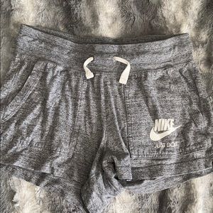 ✨𝙽𝚒𝚔𝚎 𝚂𝚑𝚘𝚛𝚝𝚜✨